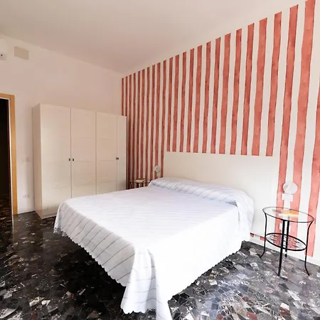 Apartment Exclusive 2-bedroom House Next To Duomo Cathedral